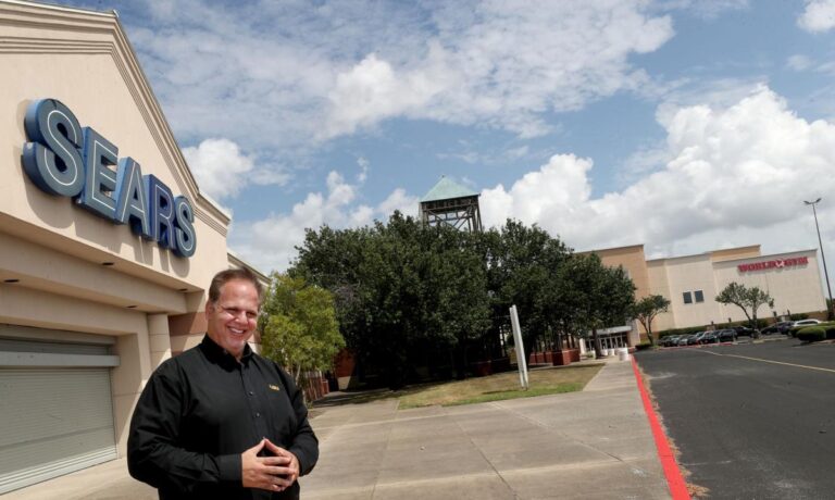 Developer buys vacant Sears building in Texas City, secures more restaurant tenants at former mall